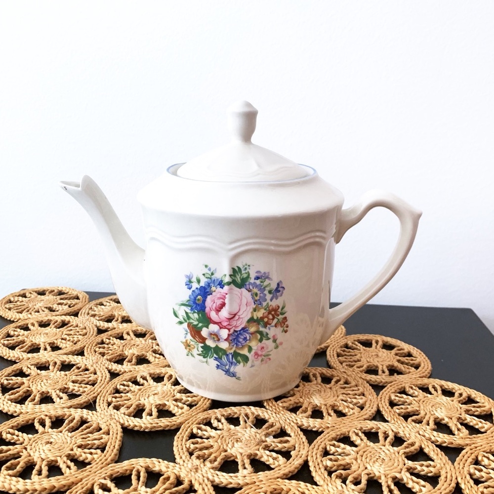 Perugino Stoneware Teapot White & Cottage Floral